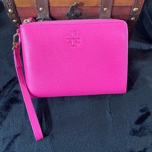 TORY BURCH Landon Solid Maroon Soft Leather Zip Large Wristlet Wallet NWOT